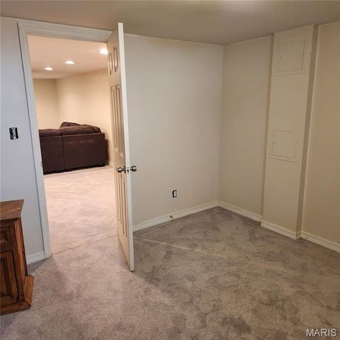 940 Rogers Lane, Florissant, MO 63033