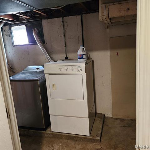 940 Rogers Lane, Florissant, MO 63033