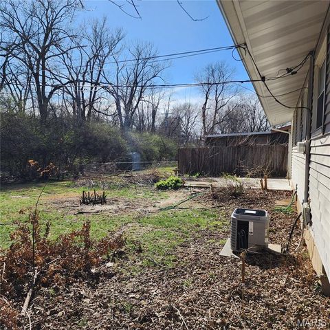 940 Rogers Lane, Florissant, MO 63033