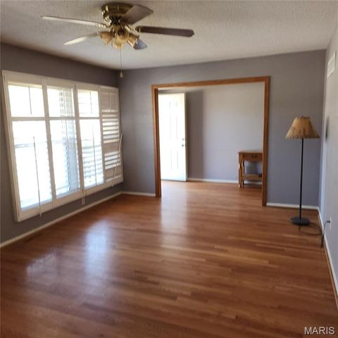 940 Rogers Lane, Florissant, MO 63033