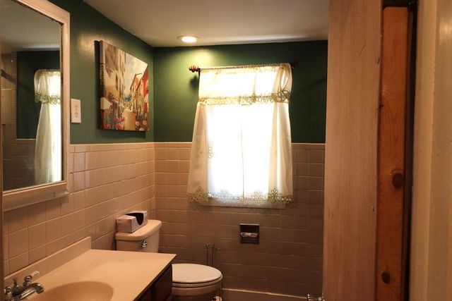 845 Stafford, Leicester, MA 01524