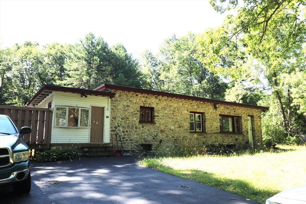 845 Stafford, Leicester, MA 01524