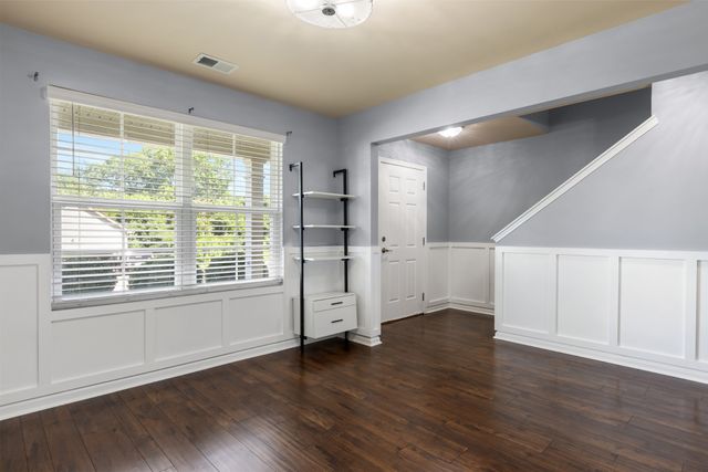 1240 Oxford Village Cv, Columbia, TN 38401