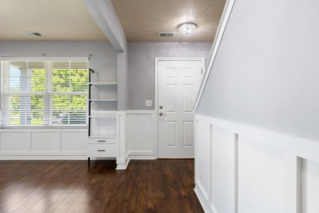 1240 Oxford Village Cv, Columbia, TN 38401