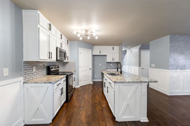 1240 Oxford Village Cv, Columbia, TN 38401