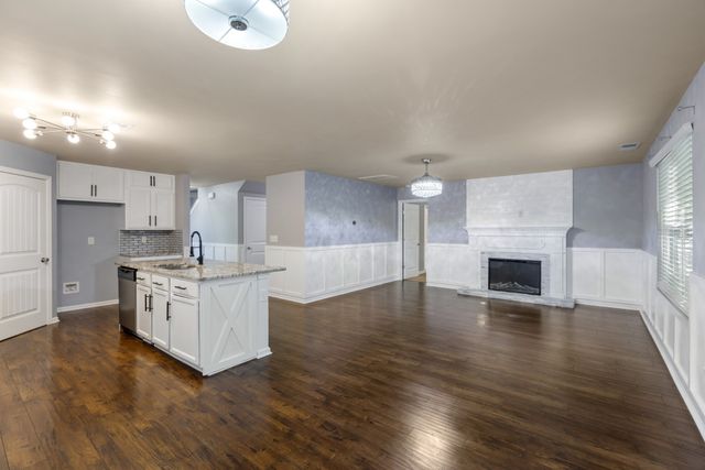 1240 Oxford Village Cv, Columbia, TN 38401