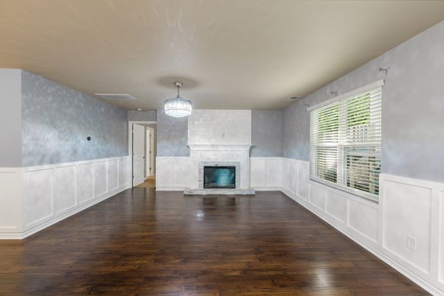 1240 Oxford Village Cv, Columbia, TN 38401