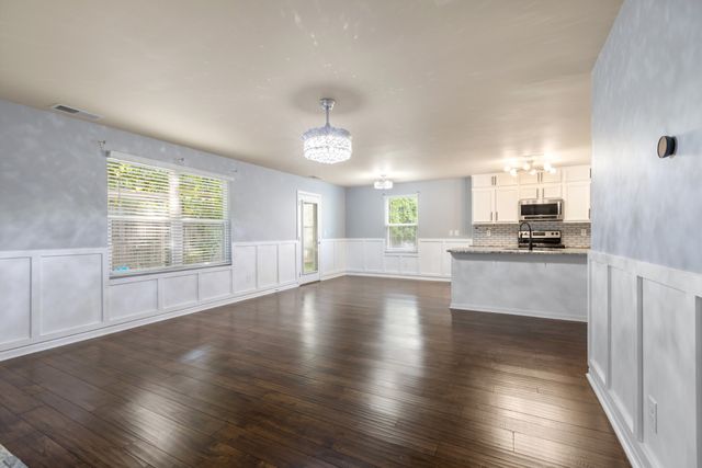 1240 Oxford Village Cv, Columbia, TN 38401