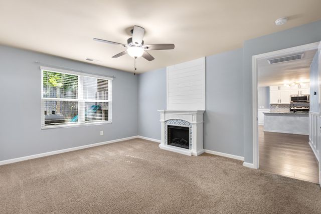 1240 Oxford Village Cv, Columbia, TN 38401