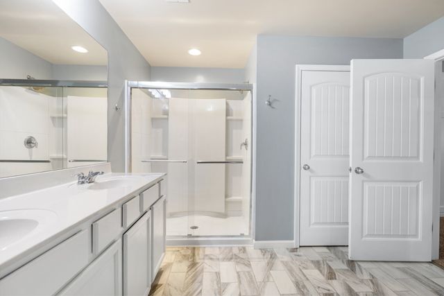 1240 Oxford Village Cv, Columbia, TN 38401