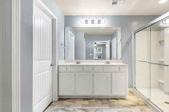 1240 Oxford Village Cv, Columbia, TN 38401