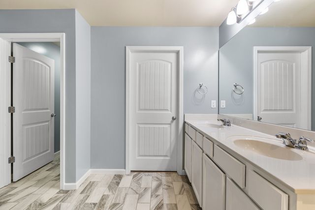 1240 Oxford Village Cv, Columbia, TN 38401