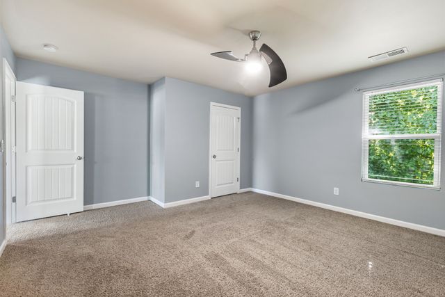 1240 Oxford Village Cv, Columbia, TN 38401