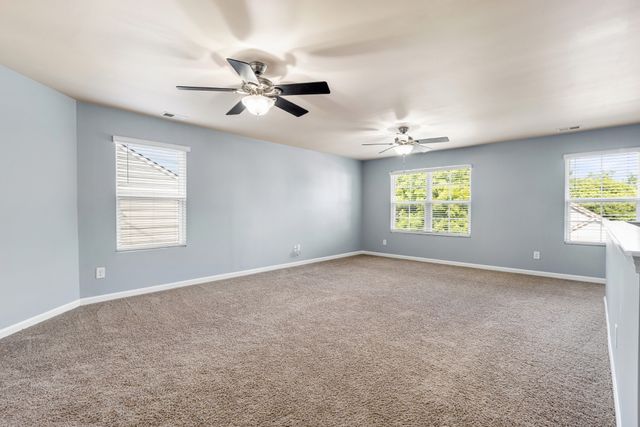 1240 Oxford Village Cv, Columbia, TN 38401