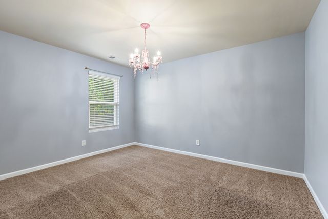 1240 Oxford Village Cv, Columbia, TN 38401