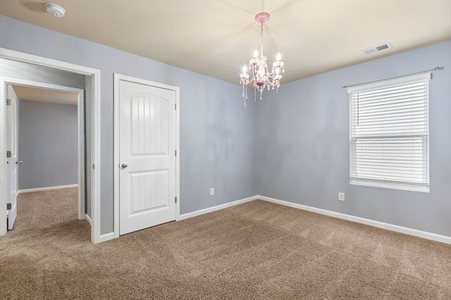 1240 Oxford Village Cv, Columbia, TN 38401