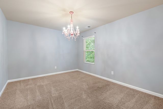 1240 Oxford Village Cv, Columbia, TN 38401