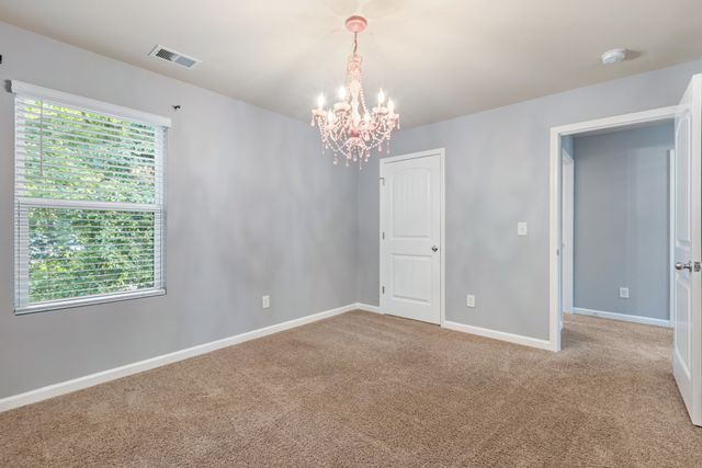 1240 Oxford Village Cv, Columbia, TN 38401
