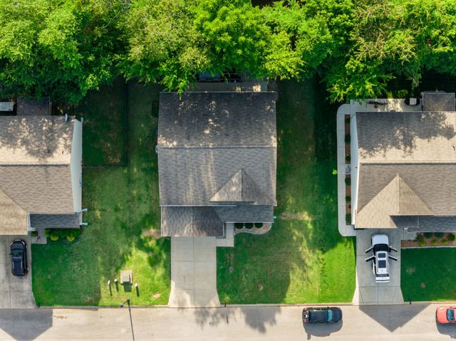 1240 Oxford Village Cv, Columbia, TN 38401