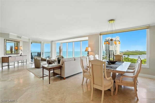 20 Seagate DR 803, Naples, FL 34103