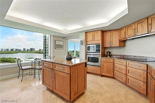 20 Seagate DR 803, Naples, FL 34103