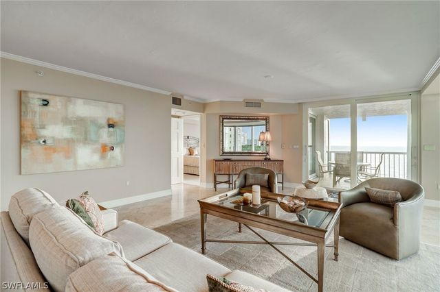 20 Seagate DR 803, Naples, FL 34103