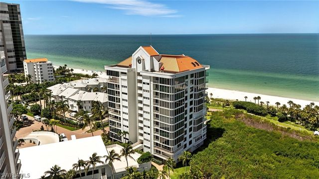 20 Seagate DR 803, Naples, FL 34103