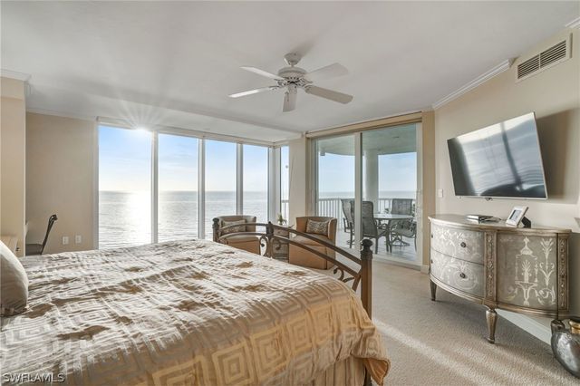20 Seagate DR 803, Naples, FL 34103