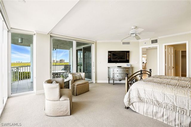 20 Seagate DR 803, Naples, FL 34103