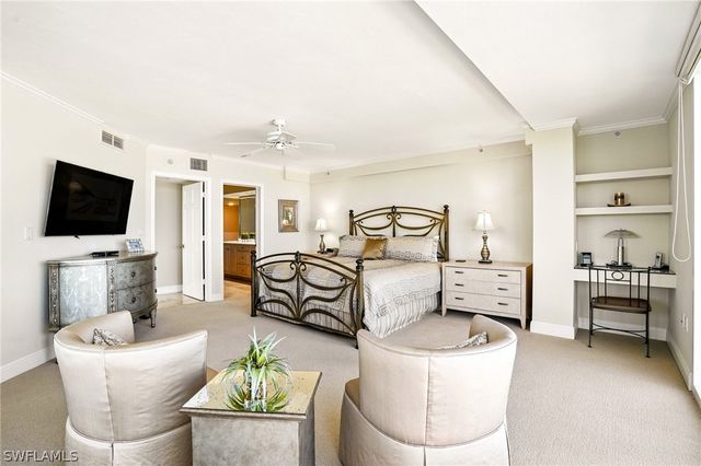 20 Seagate DR 803, Naples, FL 34103