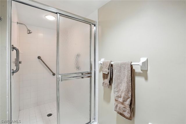 20 Seagate DR 803, Naples, FL 34103