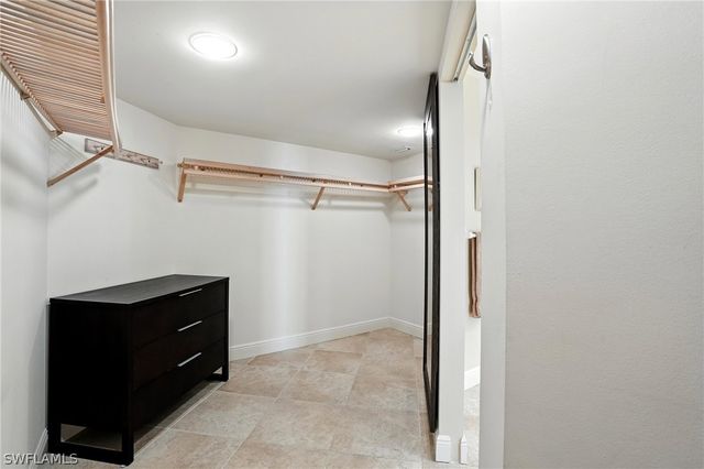 20 Seagate DR 803, Naples, FL 34103