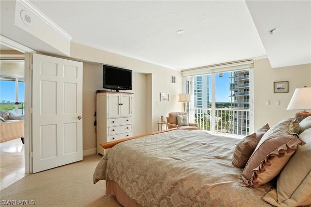 20 Seagate DR 803, Naples, FL 34103