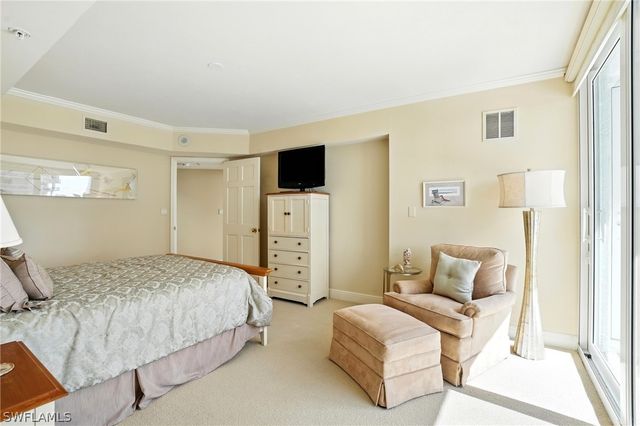 20 Seagate DR 803, Naples, FL 34103