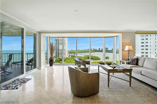 20 Seagate DR 803, Naples, FL 34103