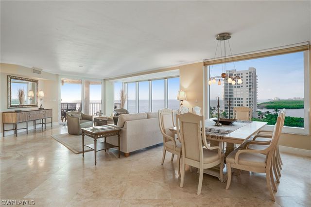 20 Seagate DR 803, Naples, FL 34103