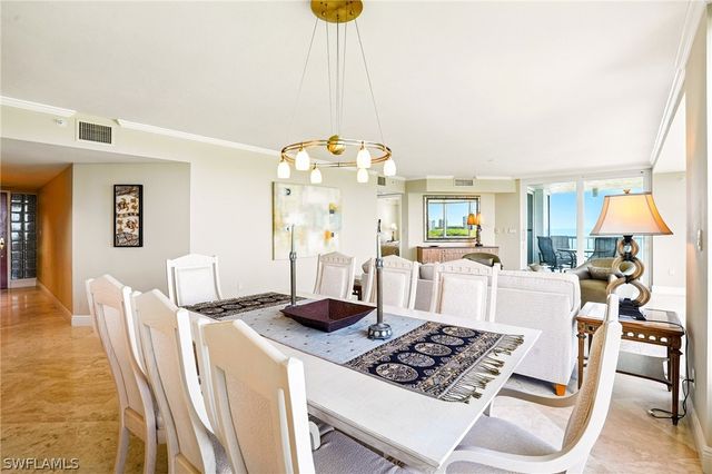 20 Seagate DR 803, Naples, FL 34103