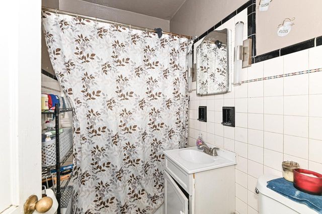 5432 N 41st STREET, Milwaukee, WI 53209