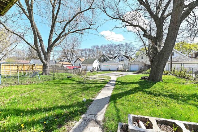 5432 N 41st STREET, Milwaukee, WI 53209