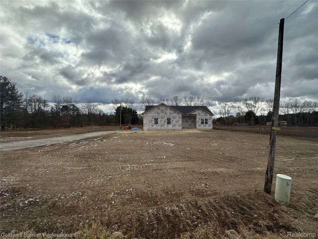 2080 Bowers Road, Lapeer, MI 48446