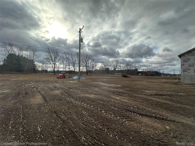 2080 Bowers Road, Lapeer, MI 48446