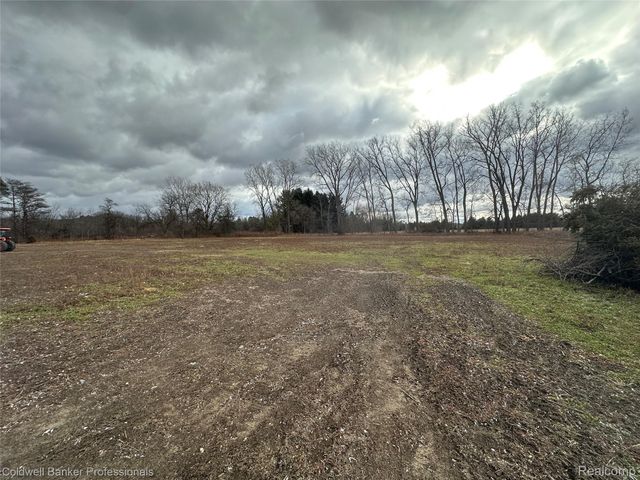 2080 Bowers Road, Lapeer, MI 48446