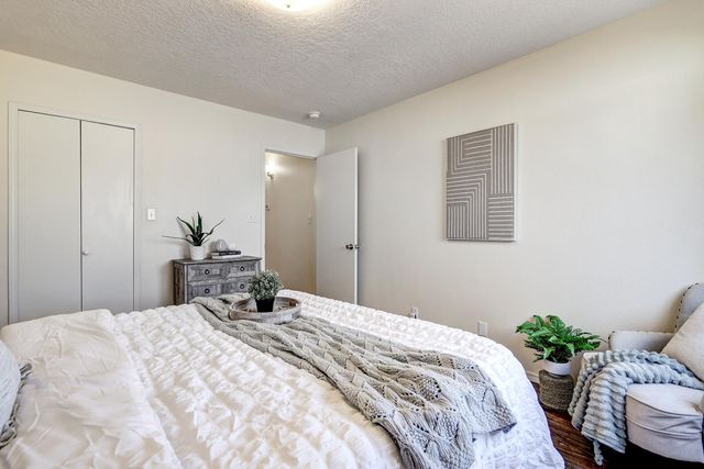 505 Cimarron Meadows Drive NE, Rio Rancho, NM 87144