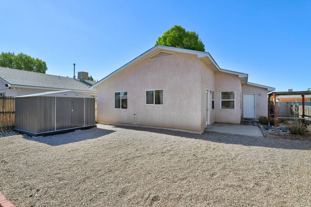 505 Cimarron Meadows Drive NE, Rio Rancho, NM 87144
