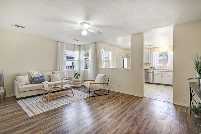 505 Cimarron Meadows Drive NE, Rio Rancho, NM 87144