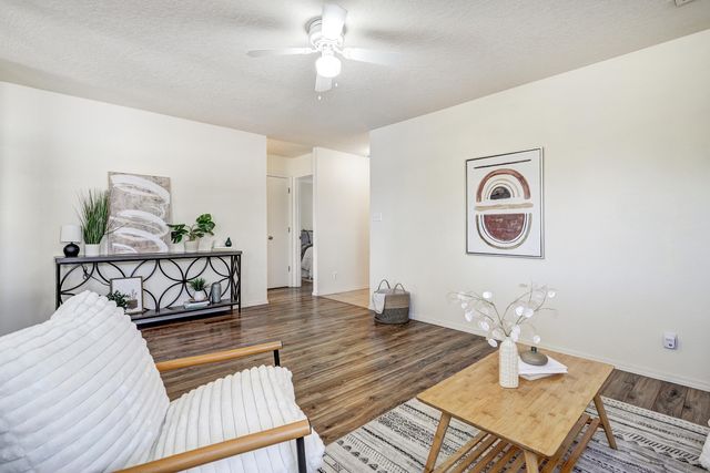 505 Cimarron Meadows Drive NE, Rio Rancho, NM 87144