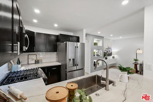 11230 Peach Grove Street 208, Los Angeles, CA 91601