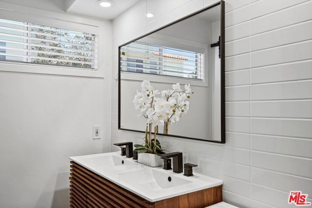 11230 Peach Grove Street 208, Los Angeles, CA 91601