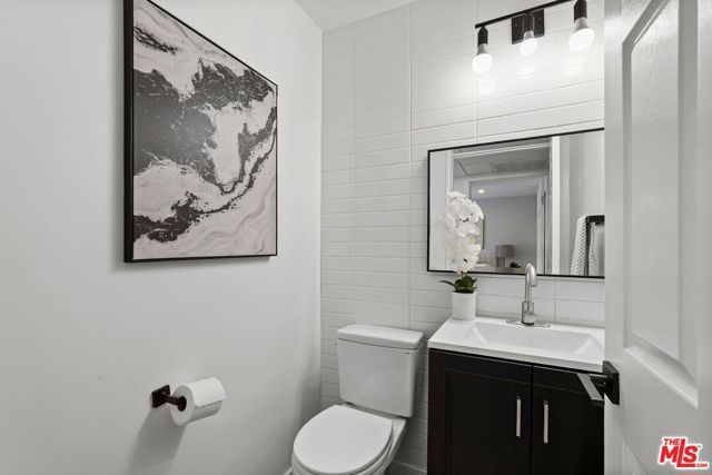 11230 Peach Grove Street 208, Los Angeles, CA 91601