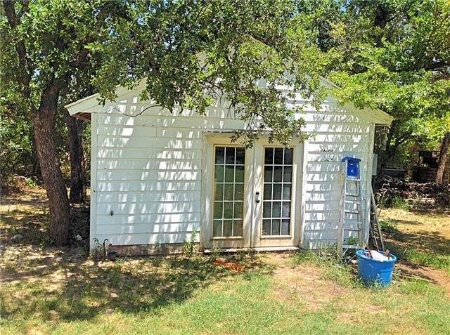 647 County Road 3657, Springtown, TX 76082